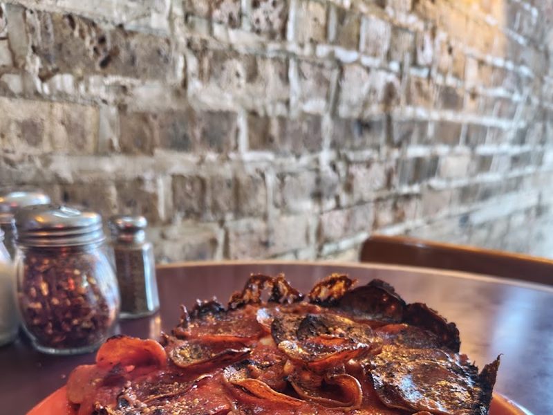 Pequod's Pizza interior